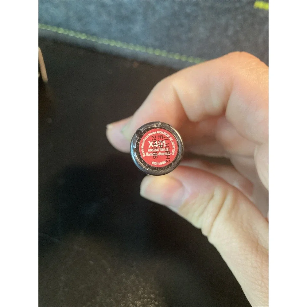 AVON Extra Lasting lipstick lip color -  Eternal Flame X‎ 401